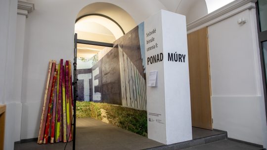Vystava Secovske bienale umenia II. Ponad mury vo VSG 2021